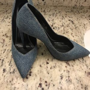 Yves Saint Lauren Size 36 Stillettos